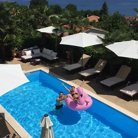 Chiara, Ground Floor By The Pool Lejlighed