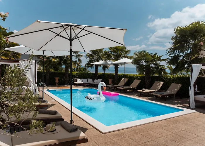 Apartament Chiara, Ground Floor By The Pool *