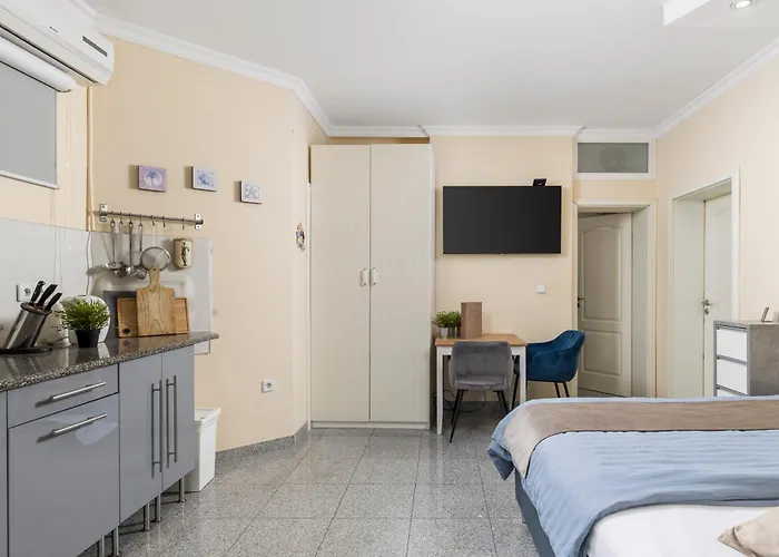 Apartament Chiara, Ground Floor By The Pool