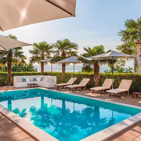 아파트 Chiara, Ground Floor By The Pool Ičići