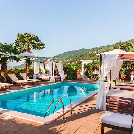 Chiara, Ground Floor By The Pool Icici