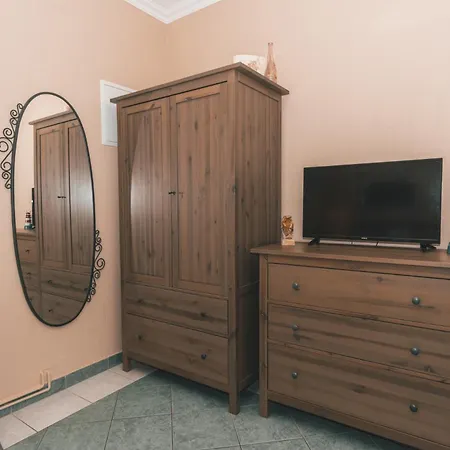 Chiara, Ground Floor By The Pool Apartman *