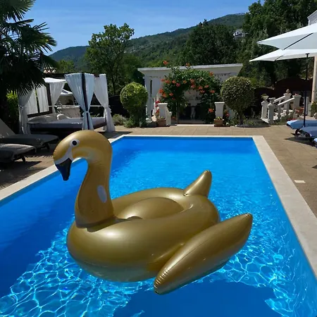 아파트 Chiara, Ground Floor By The Pool Ičići