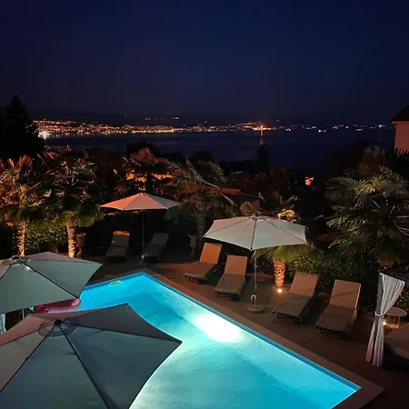 Chiara, Ground Floor By The Pool 아파트