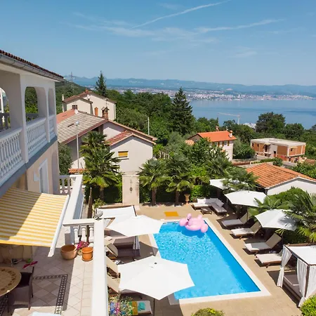 아파트 Chiara, Ground Floor By The Pool *