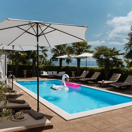 Apartmán Chiara, Ground Floor By The Pool *