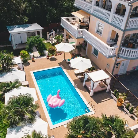 Chiara, Ground Floor By The Pool Apartmán Ičići