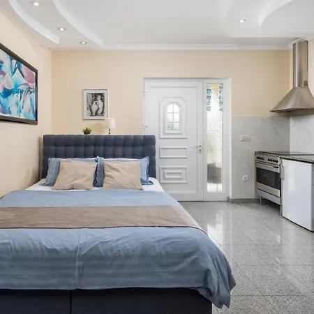 Apartment Chiara, Ground Floor By The Pool Icici
