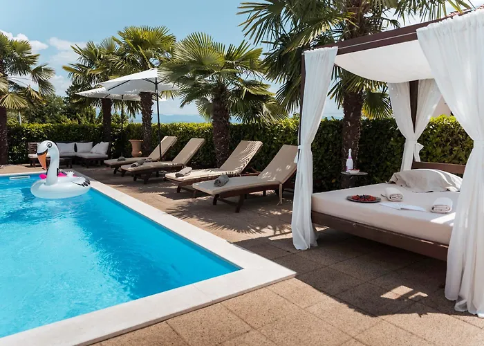 Chiara, Ground Floor By The Pool 公寓 Ičići